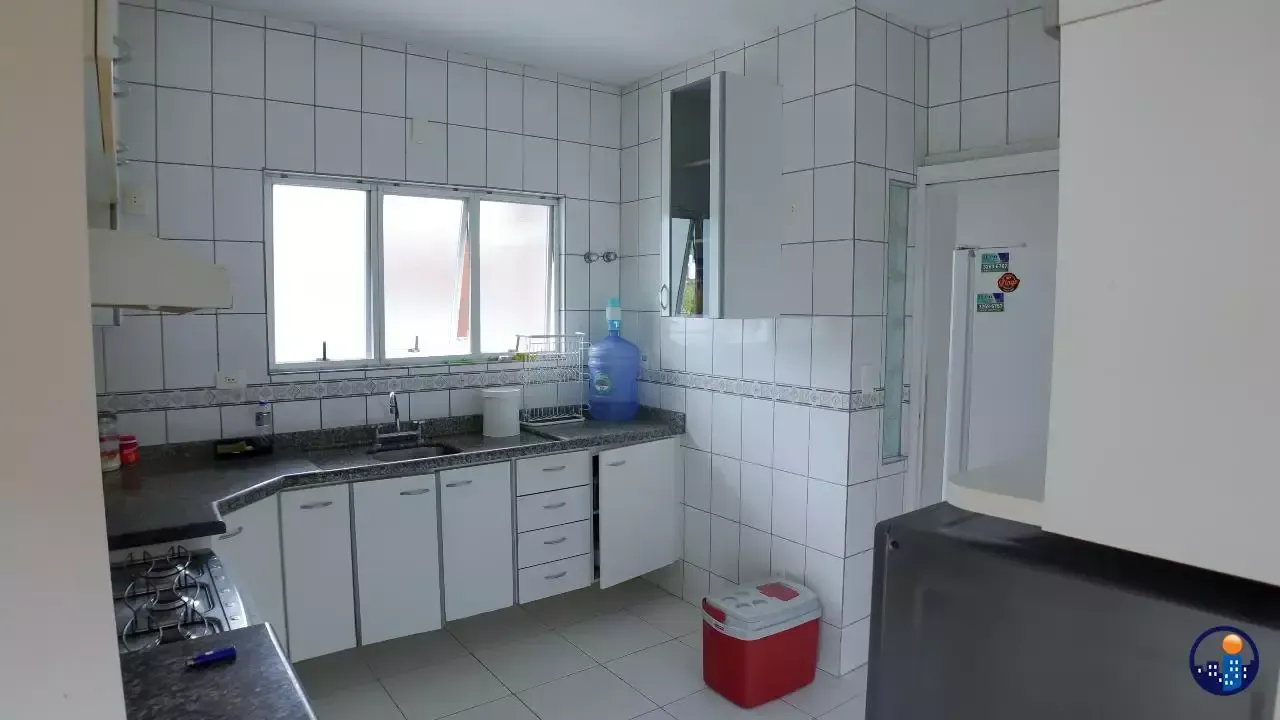 Furnished house with 3 bedrooms and 400 m² in a gated community — photo 3