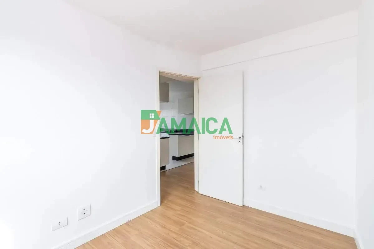 Balcony with a grill in a 2-bedroom apartment, 52 m² — photo 6