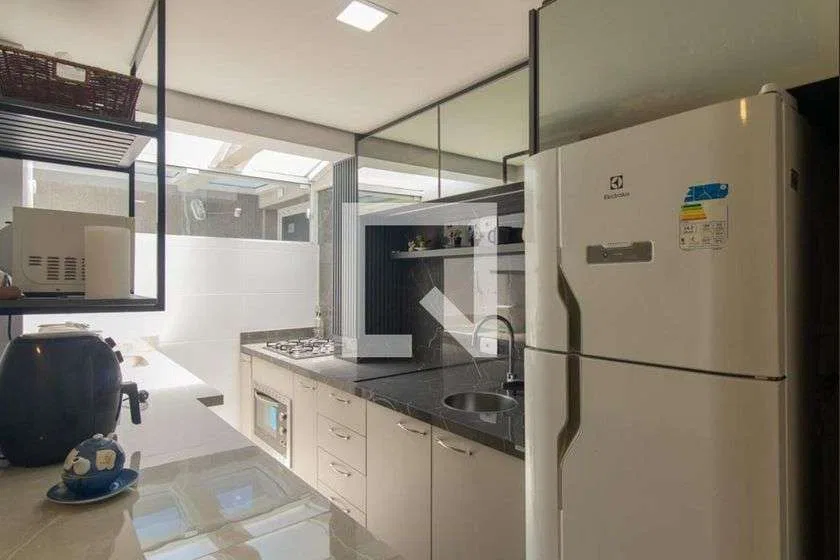 2-bedroom apartment with a walk-in closet in Curitiba — photo 25