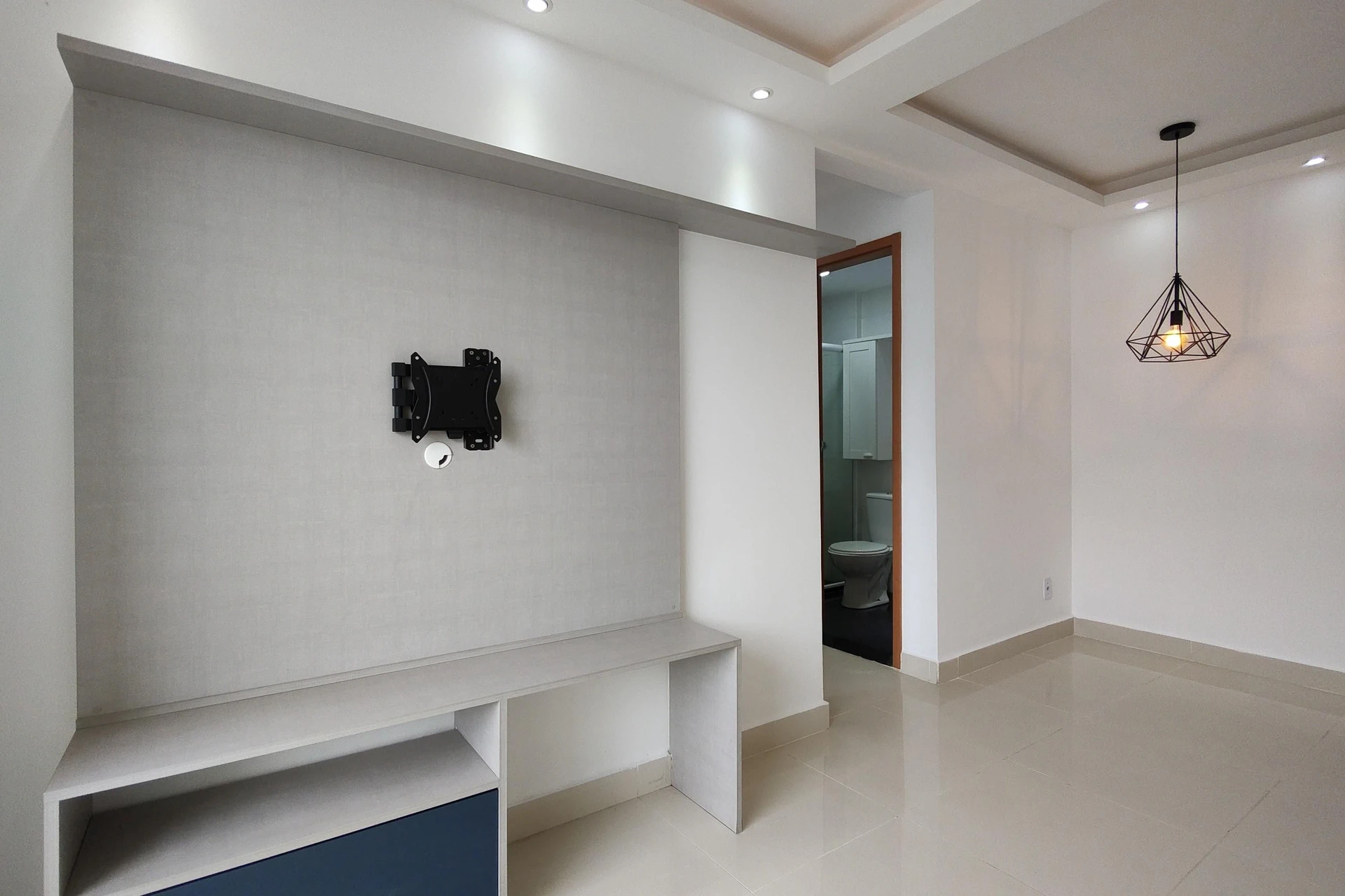 2-bedroom apartment in a building with a gym — photo 19