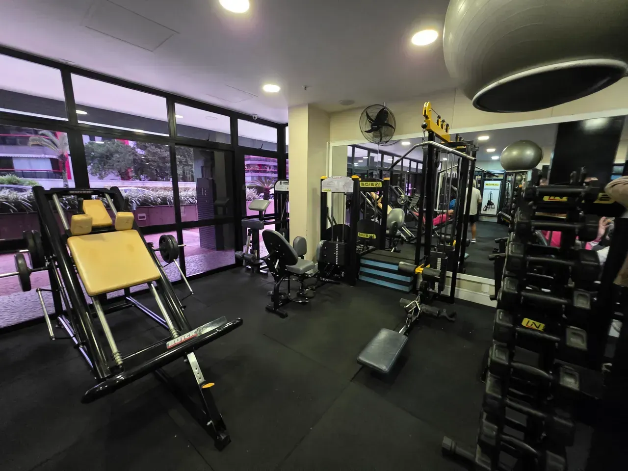 Furnished 2-bedroom apartment with 3 bathrooms — photo 31