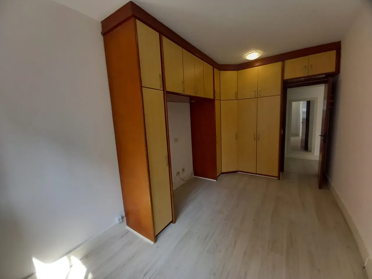 Apartment on the 10th floor with a grill on the balcony — photo 6