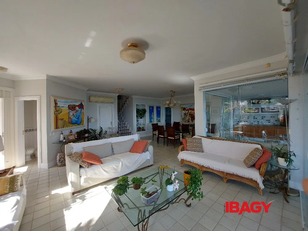 Меблированный дом 518 м² с 5 спальнями и 4 суитами — photo 9