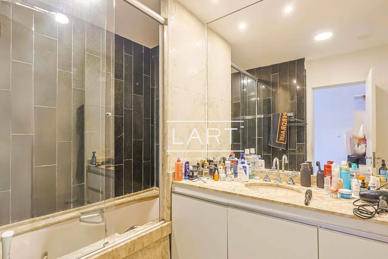 Furnished 4-bedroom apartment with 5 bathrooms — photo 15