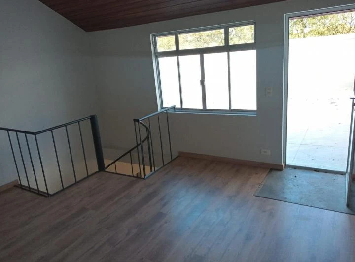 90 m² duplex-style apartment with terrace and 1 en-suite — photo 3