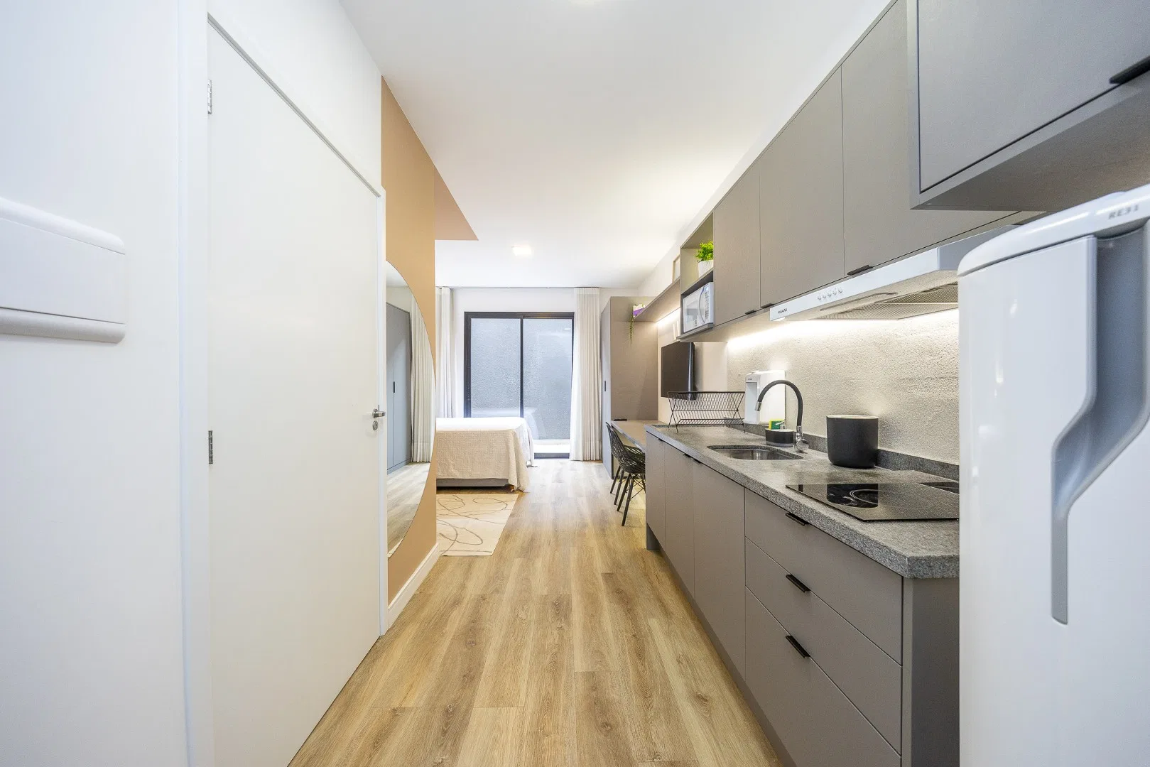 Furnished studio in a building with a gym — photo 4