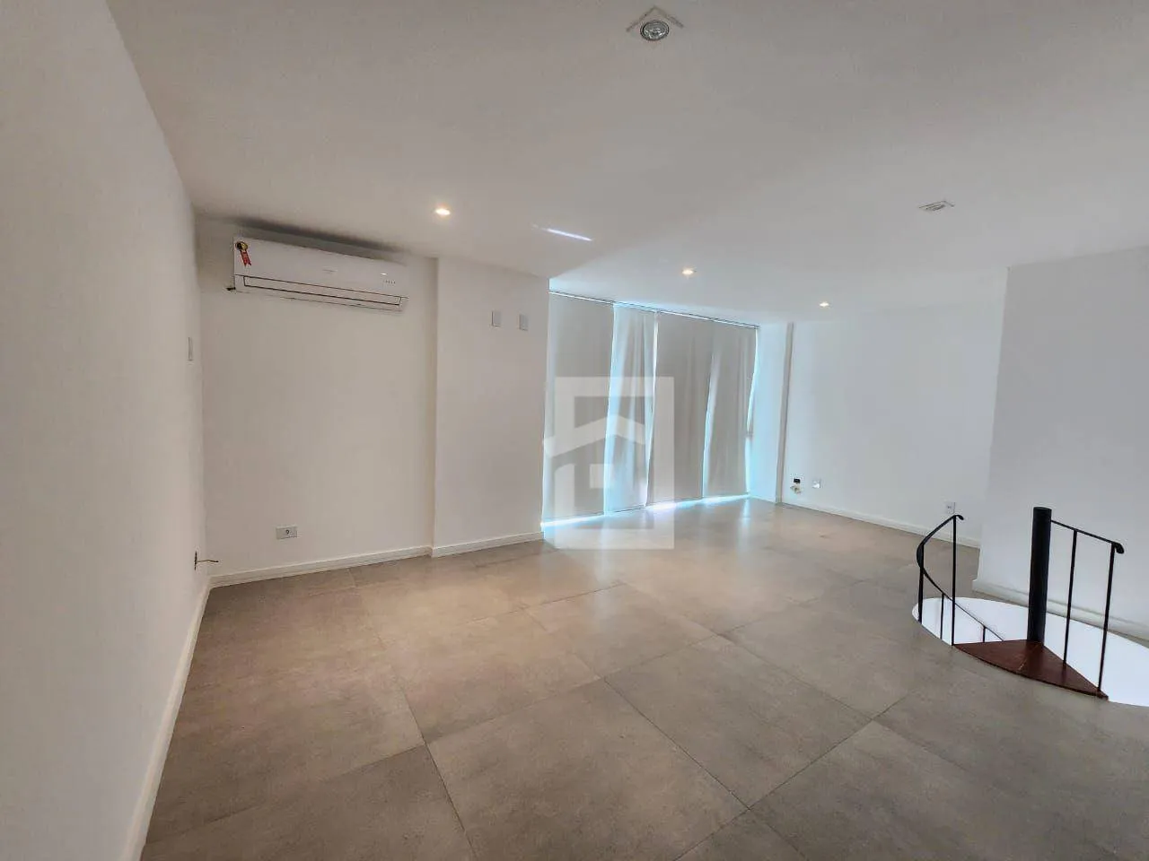 197 m² apartment on the 22nd floor with a private garden — photo 40