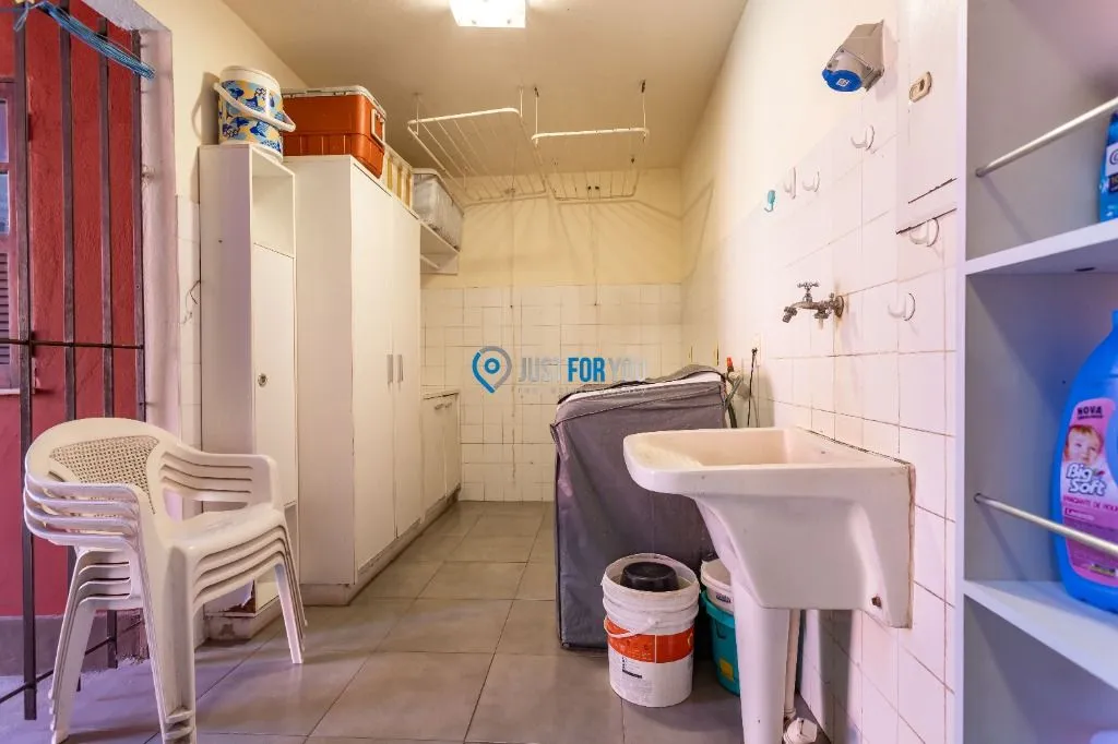 7-bedroom house with a bathtub — photo 14