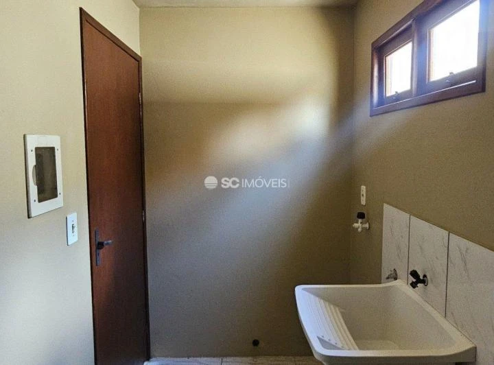 House with 4 bedrooms and 326 m², well kept — photo 6