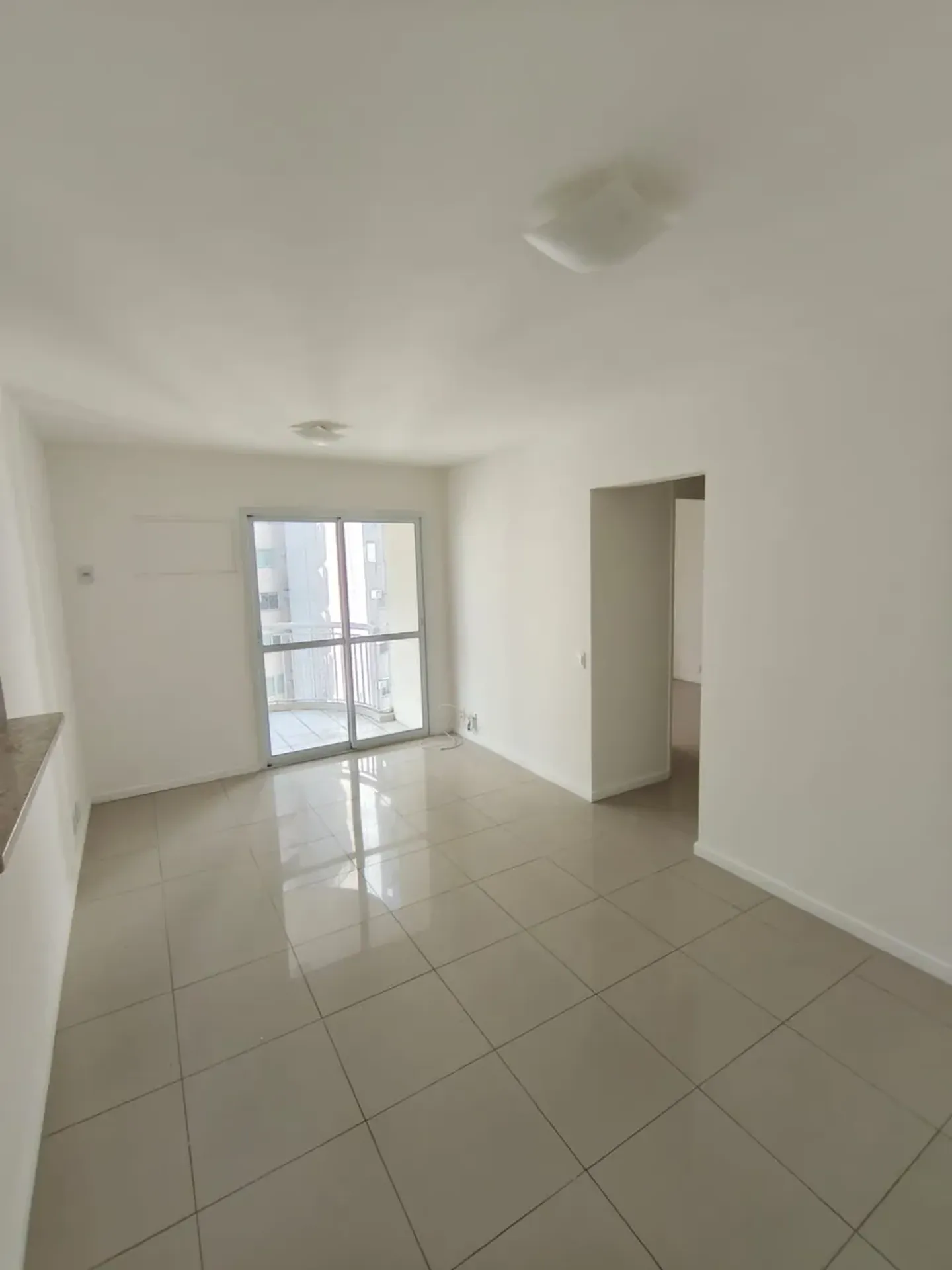 Unfurnished 2-bedroom apartment with 2 bathrooms — photo 21