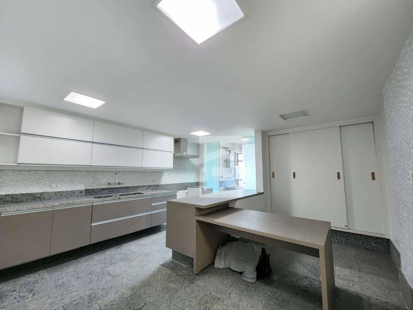 4-bedroom apartment with enclosed balcony and private garden — photo 67