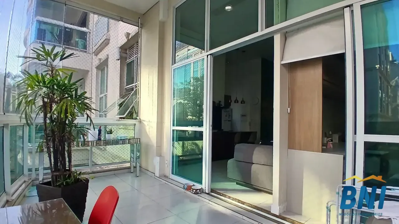 Apartamento de 2 quartos com cozinha integrada e varanda — photo 12