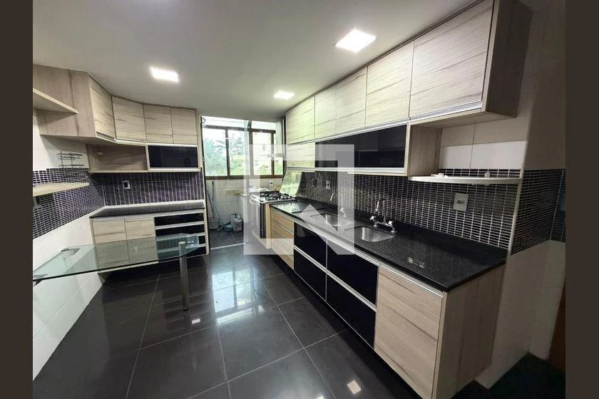 166 m² apartment with 4 en-suite bedrooms and enclosed balcony — photo 11