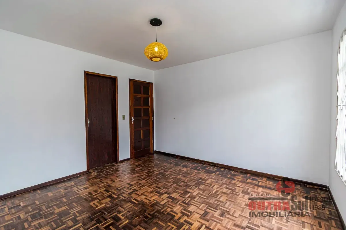 Casa, 215 m², com piso de madeira ou laminado — photo 11