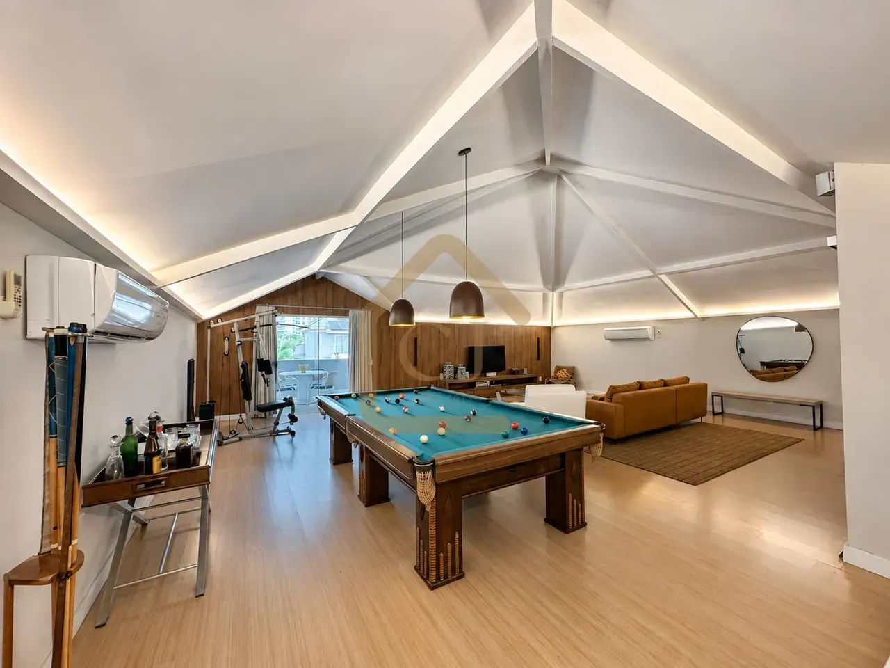 Furnished triplex house with 5 bedrooms and 5 bathrooms — photo 12