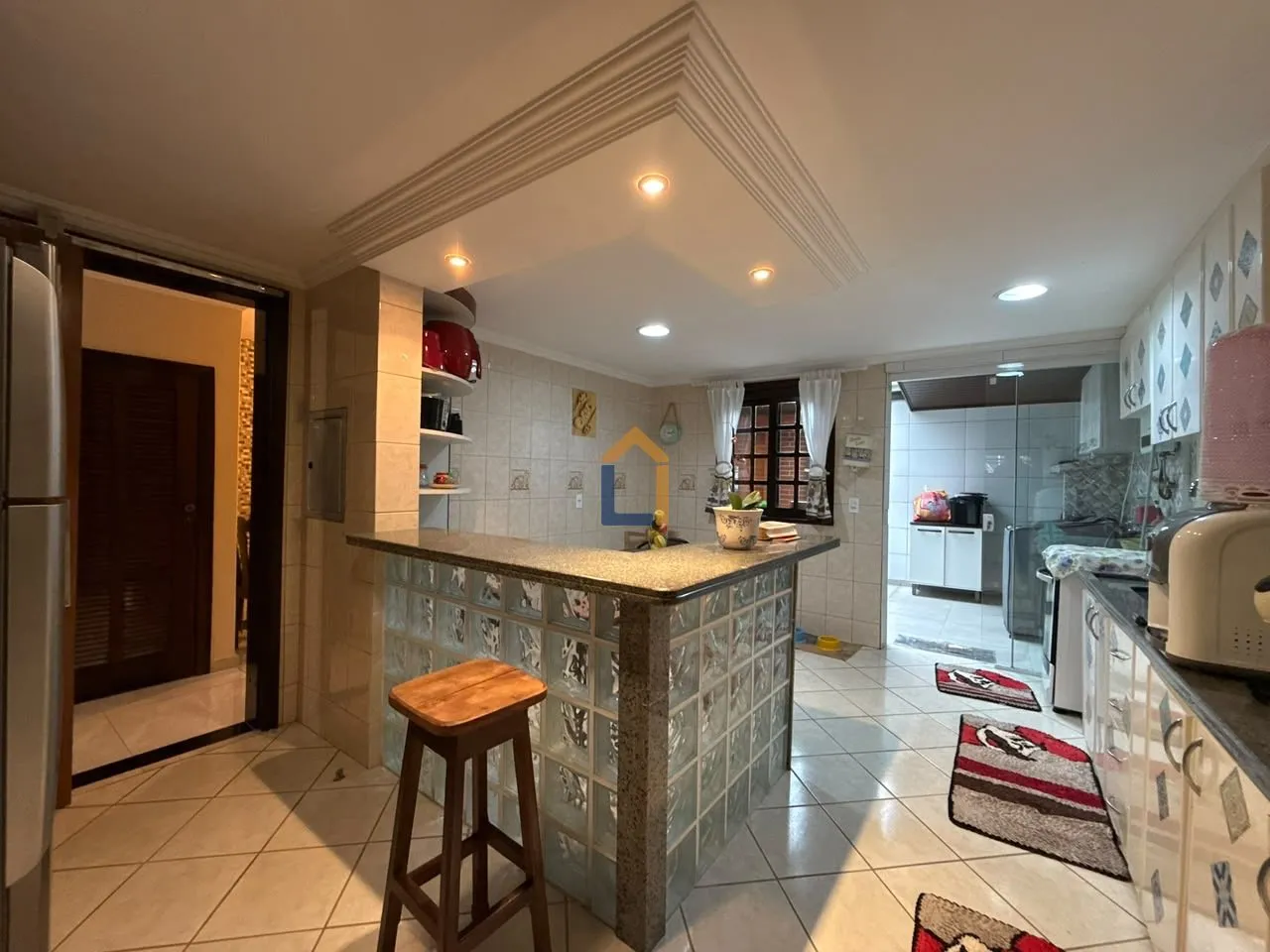 3-bedroom house with a home office — photo 2
