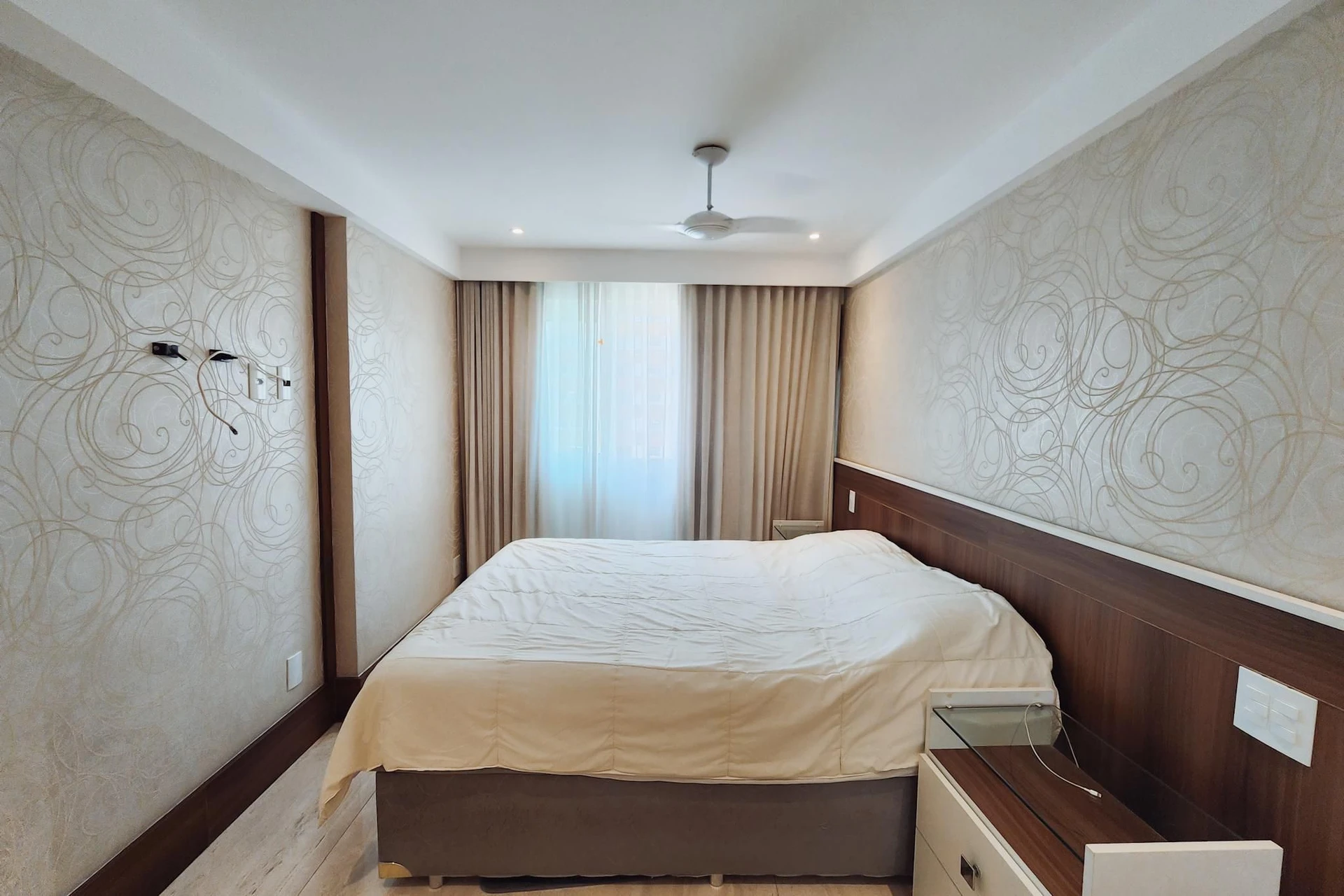 3-bedroom apartment with an ensuite suite and 2 parking — photo 44