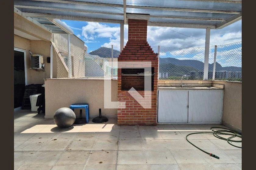 Furnished 3-bedroom apartment with balcony and views — photo 32