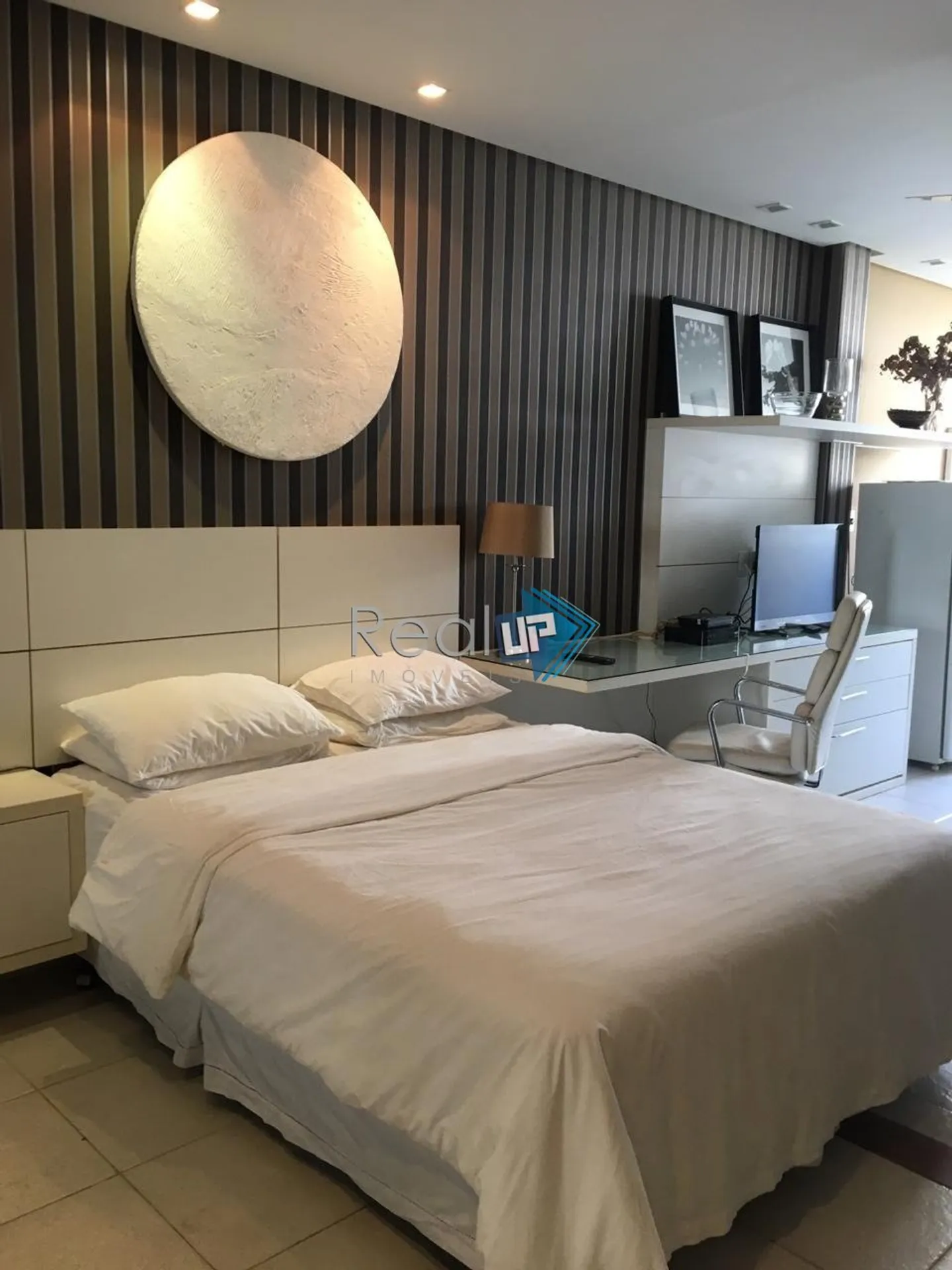 One-bedroom apartment with a washing machine — photo 6