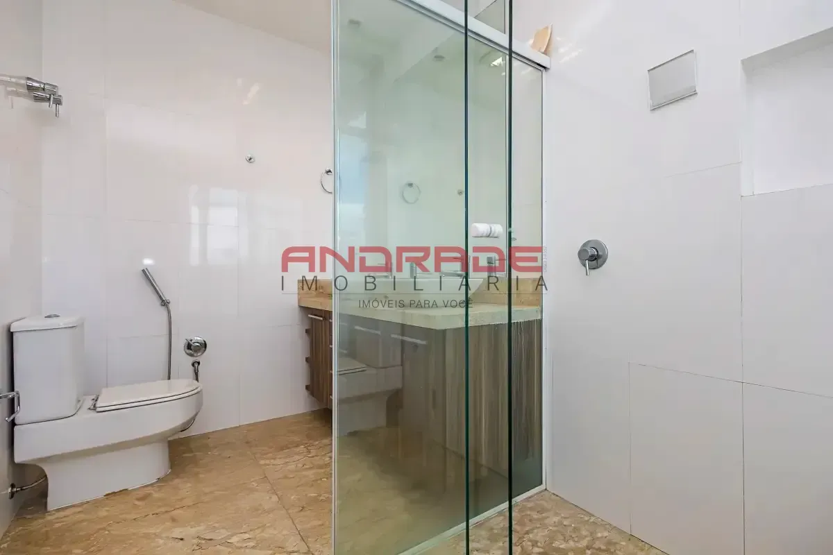 Apartment with 3 bedrooms and glass balcony — photo 44