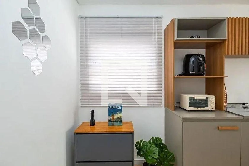 27 m² studio with a glass-enclosed balcony and a home office — photo 6