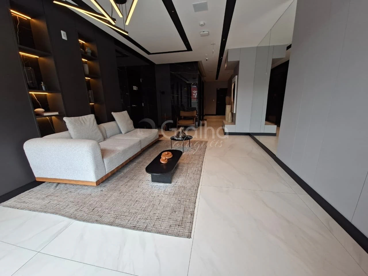 Furnished studio in a building with a gym