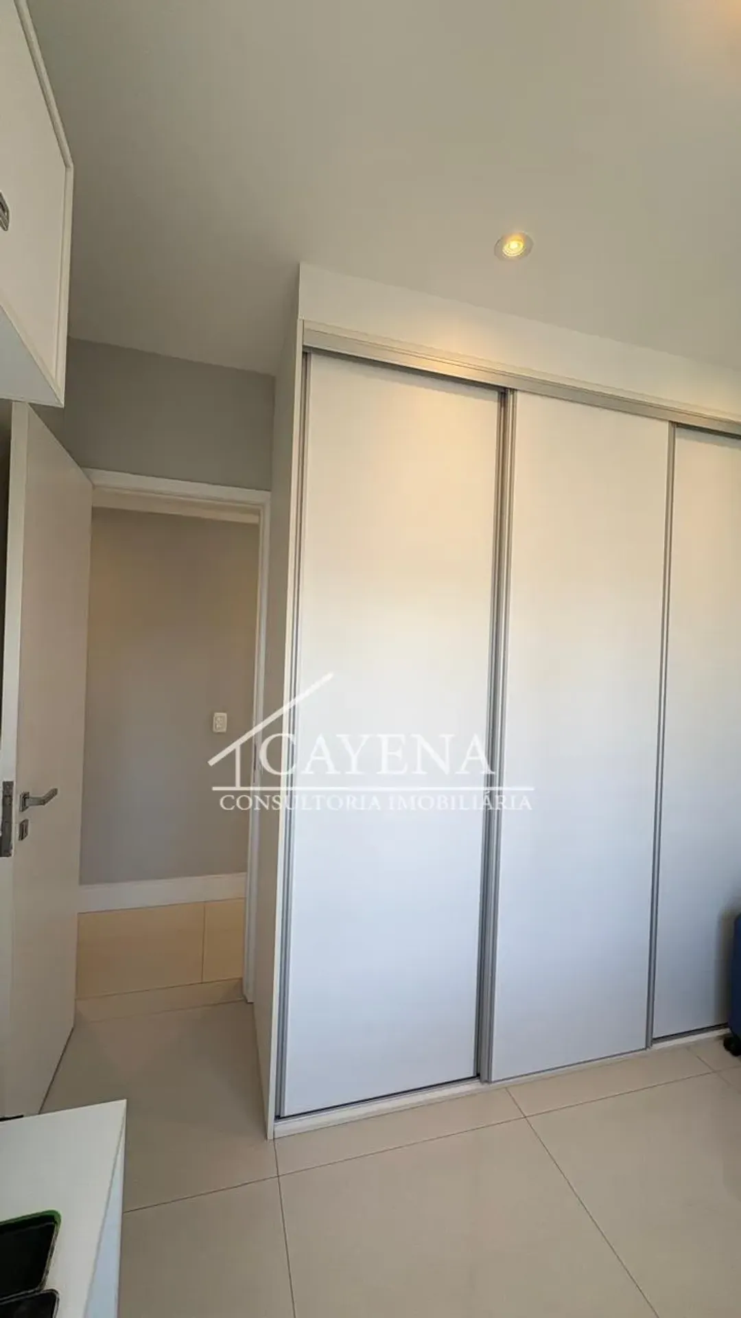 Apartment on the 12th floor with a water view — photo 17