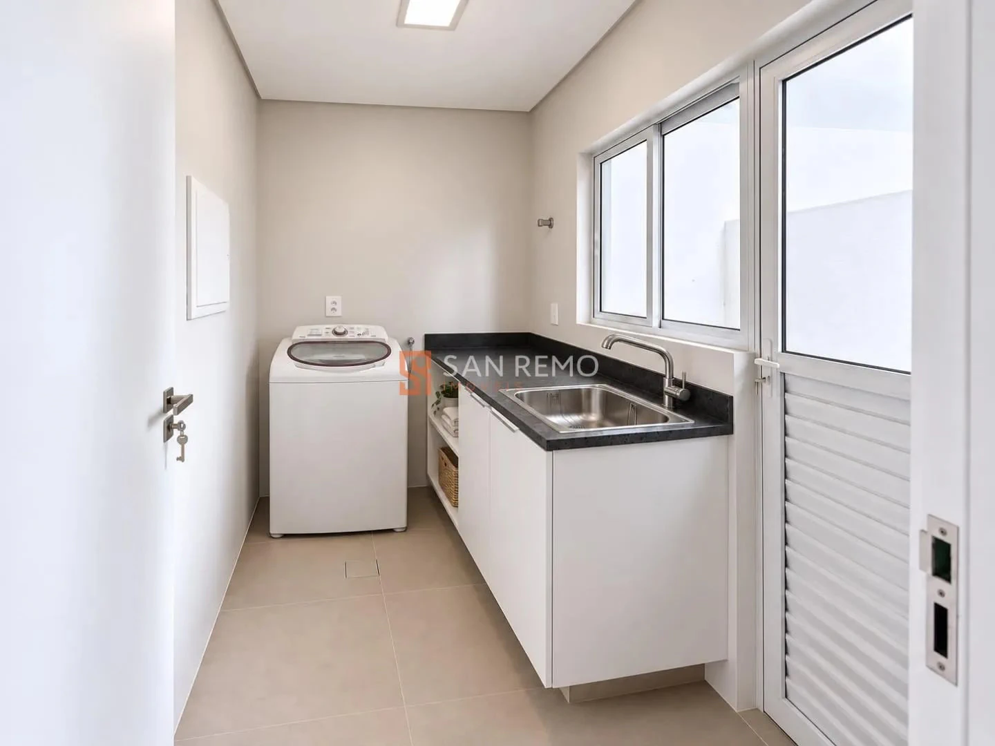2-bedroom house with a washing machine — photo 4
