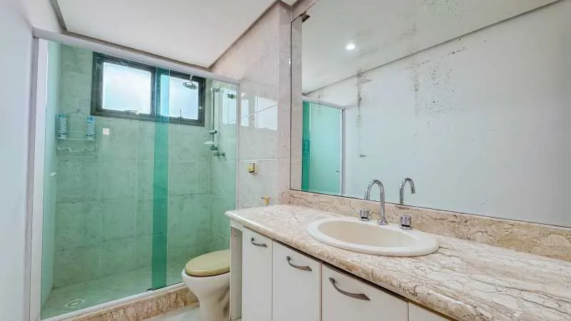 Furnished apartment, 300 m², with a glass-enclosed balcony — photo 16