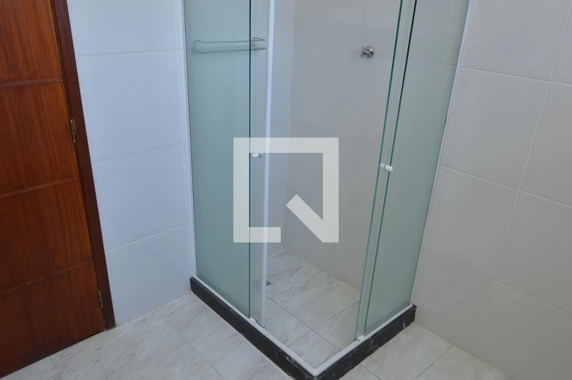 Casa de 3 quartos com janelas do piso ao teto — photo 40
