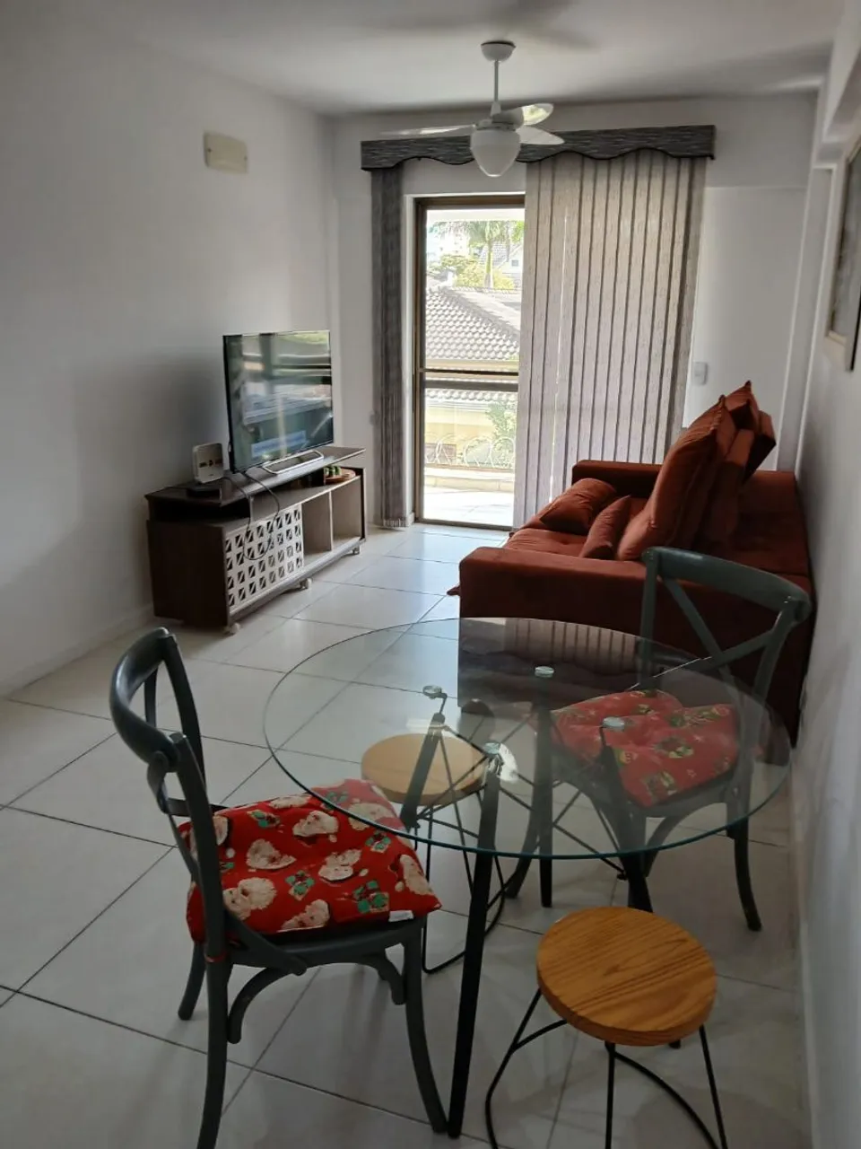 One-bedroom apartment in a building with a gym — photo 4