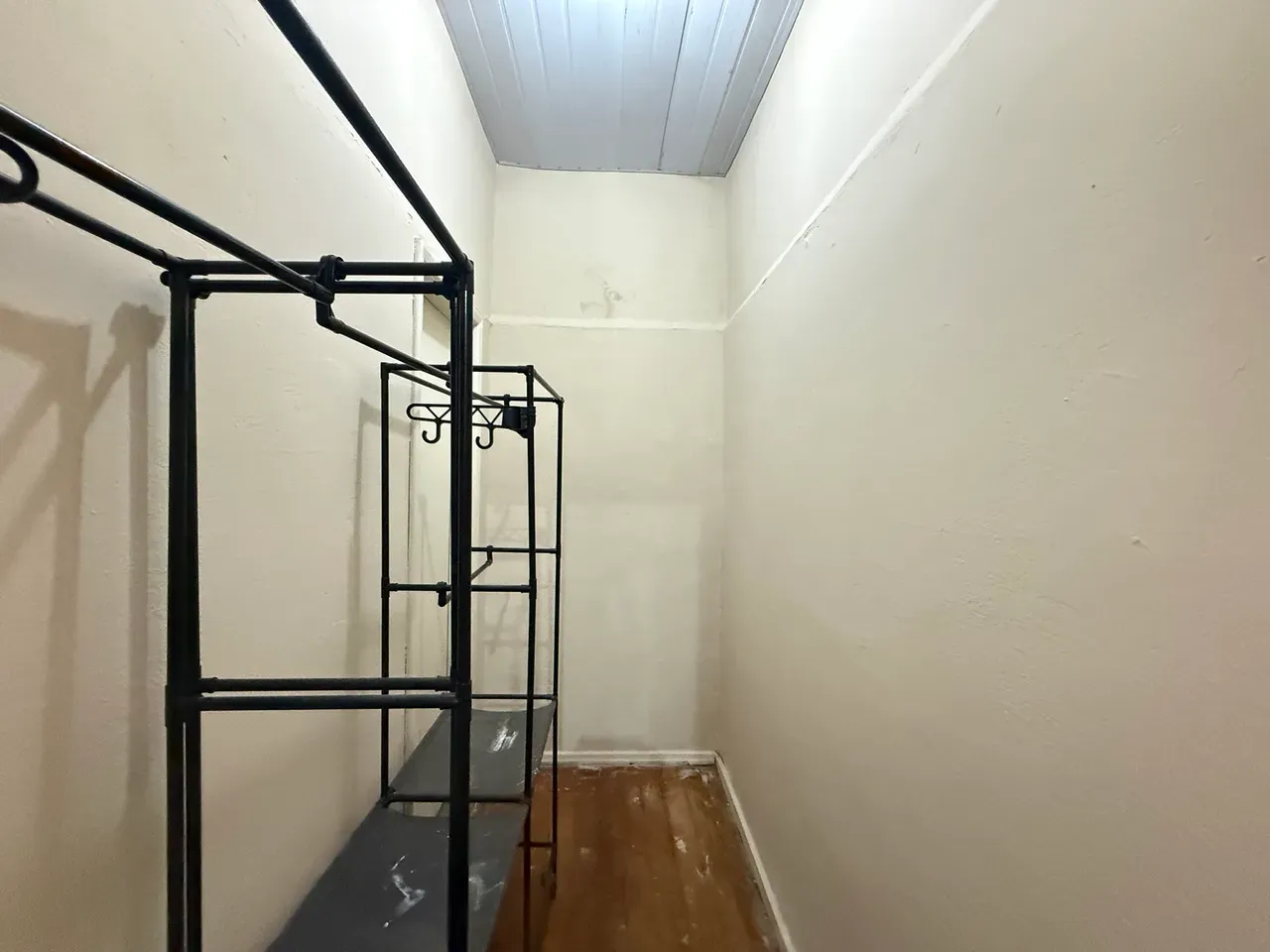 2-bedroom apartment with a walk-in closet — photo 17
