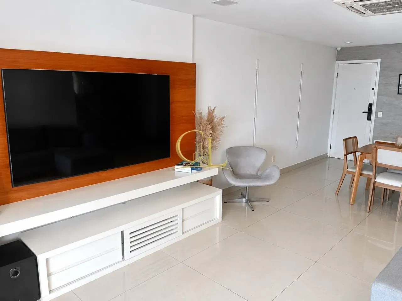 Apartamento mobiliado com 4 quartos e 4 banheiros — photo 13