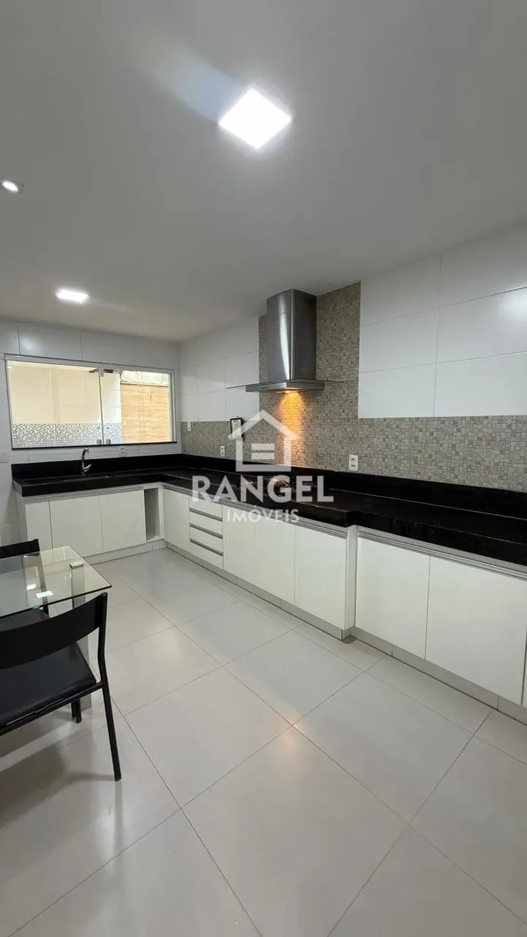 House, 412 m², with a private pool — photo 2