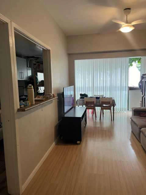 Apartamento de 2 quartos com varanda e churrasco privativo