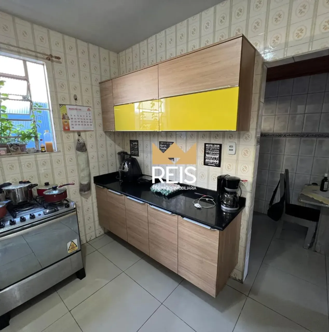 Single-level house with 2 bedrooms and 2 bathrooms — photo 2