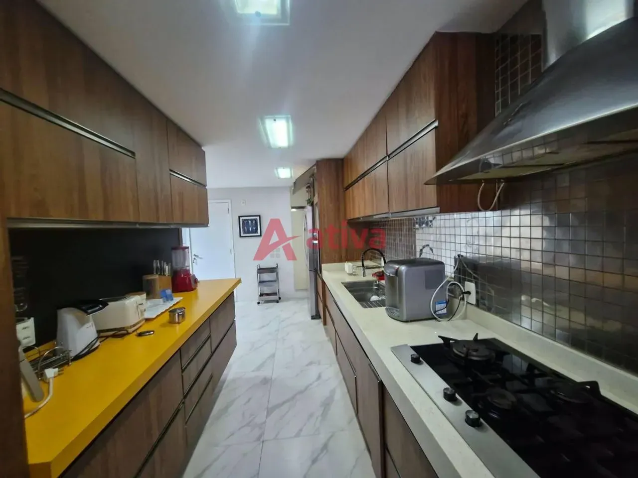 Furnished 3-bedroom apartment with 5 bathrooms — photo 8