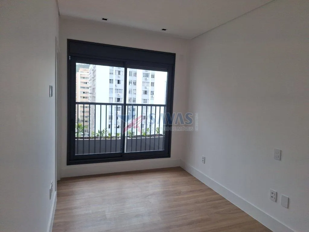 3-bedroom apartment in a building with a coworking space — photo 4