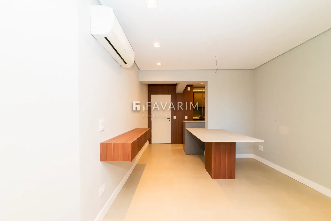 2-bedroom apartment with balcony and laundry area — photo 5