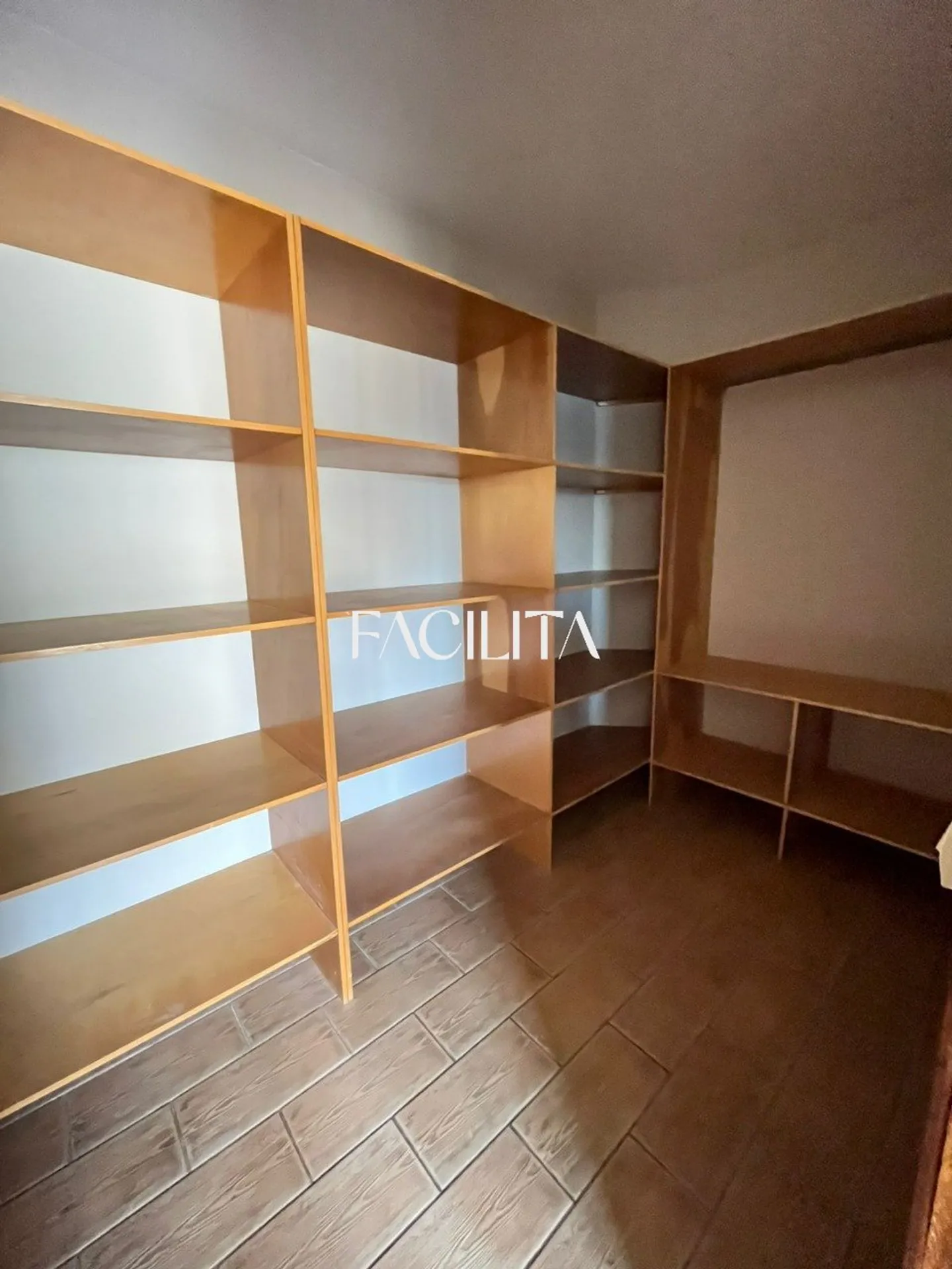 Furnished 456 m² house with 3 en-suite bedrooms and pool — photo 54