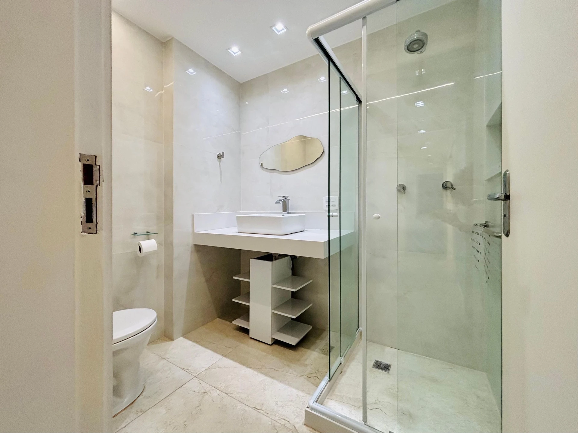 Washing machine in a 3-bedroom apartment, 401 m² — photo 28