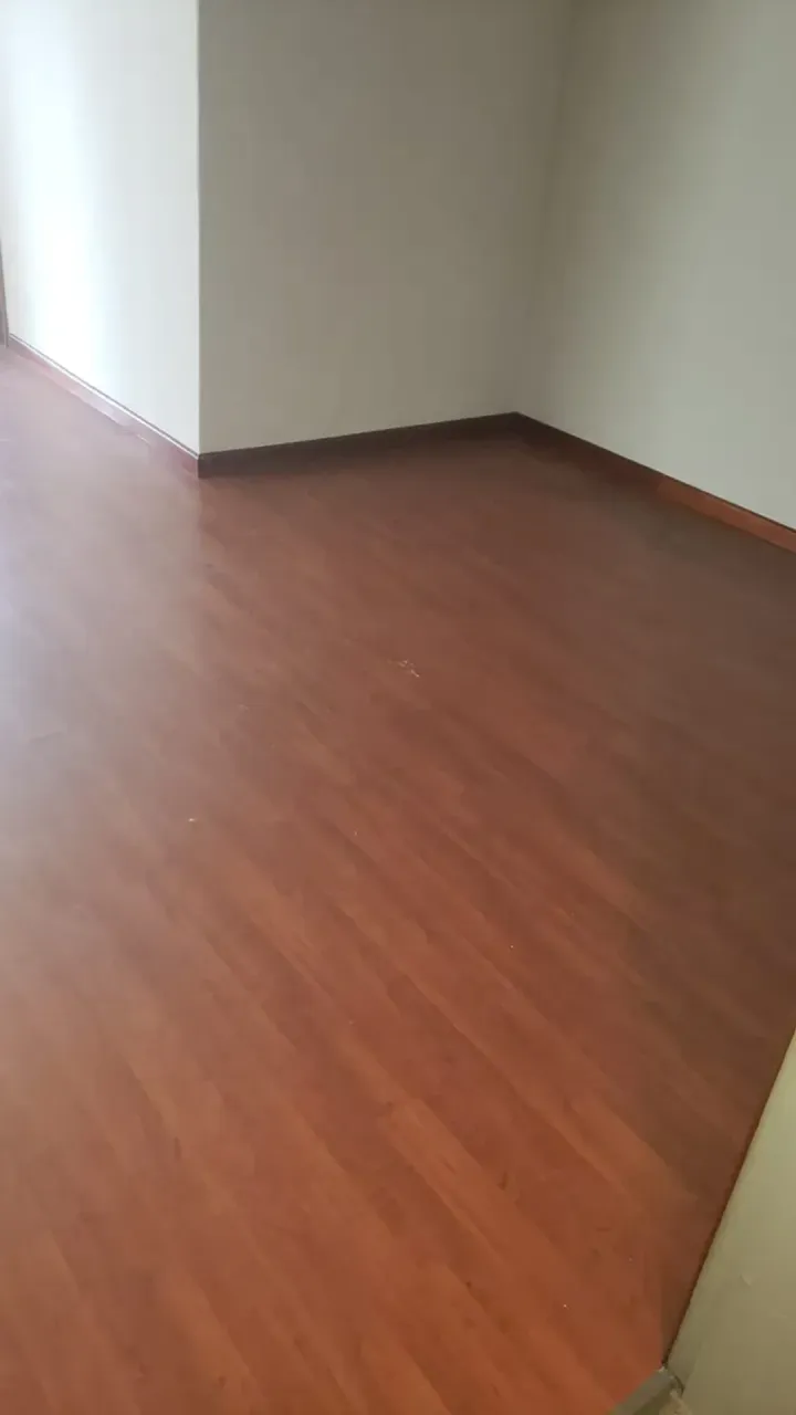 Apartamento com 2 quartos e box de vidro no banheiro — photo 19