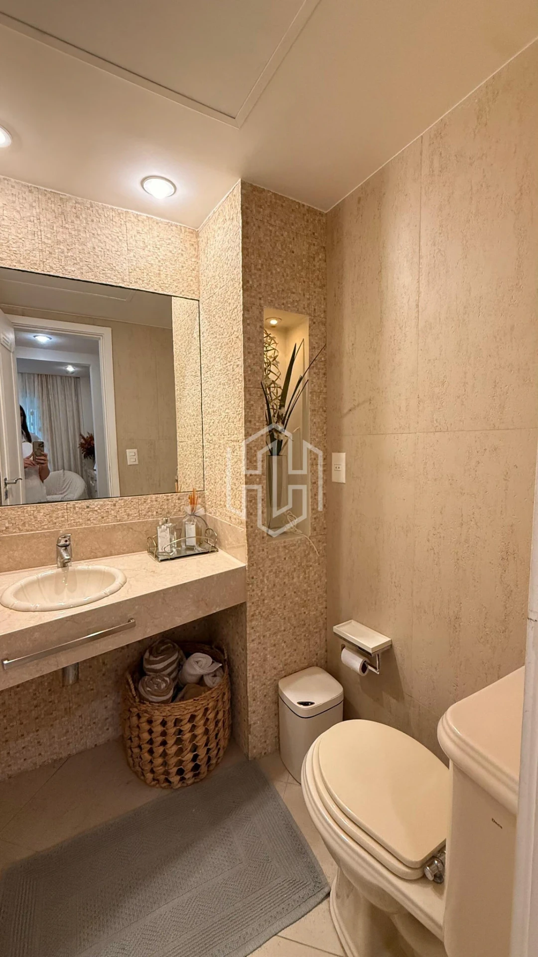 Furnished apartment, 162 m², with floor-to-ceiling windows — photo 28