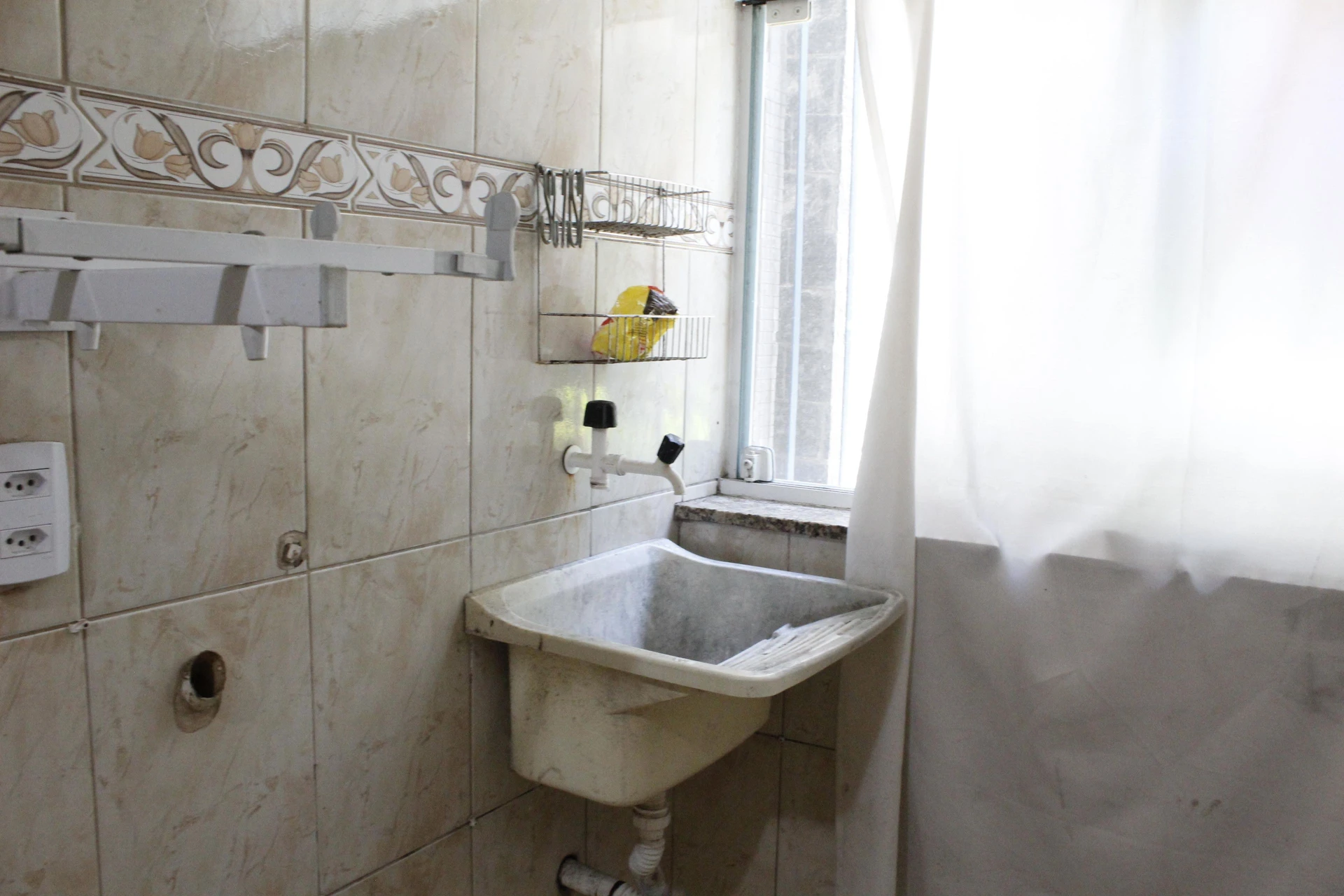 Unfurnished 2-bedroom apartment with a balcony — photo 14