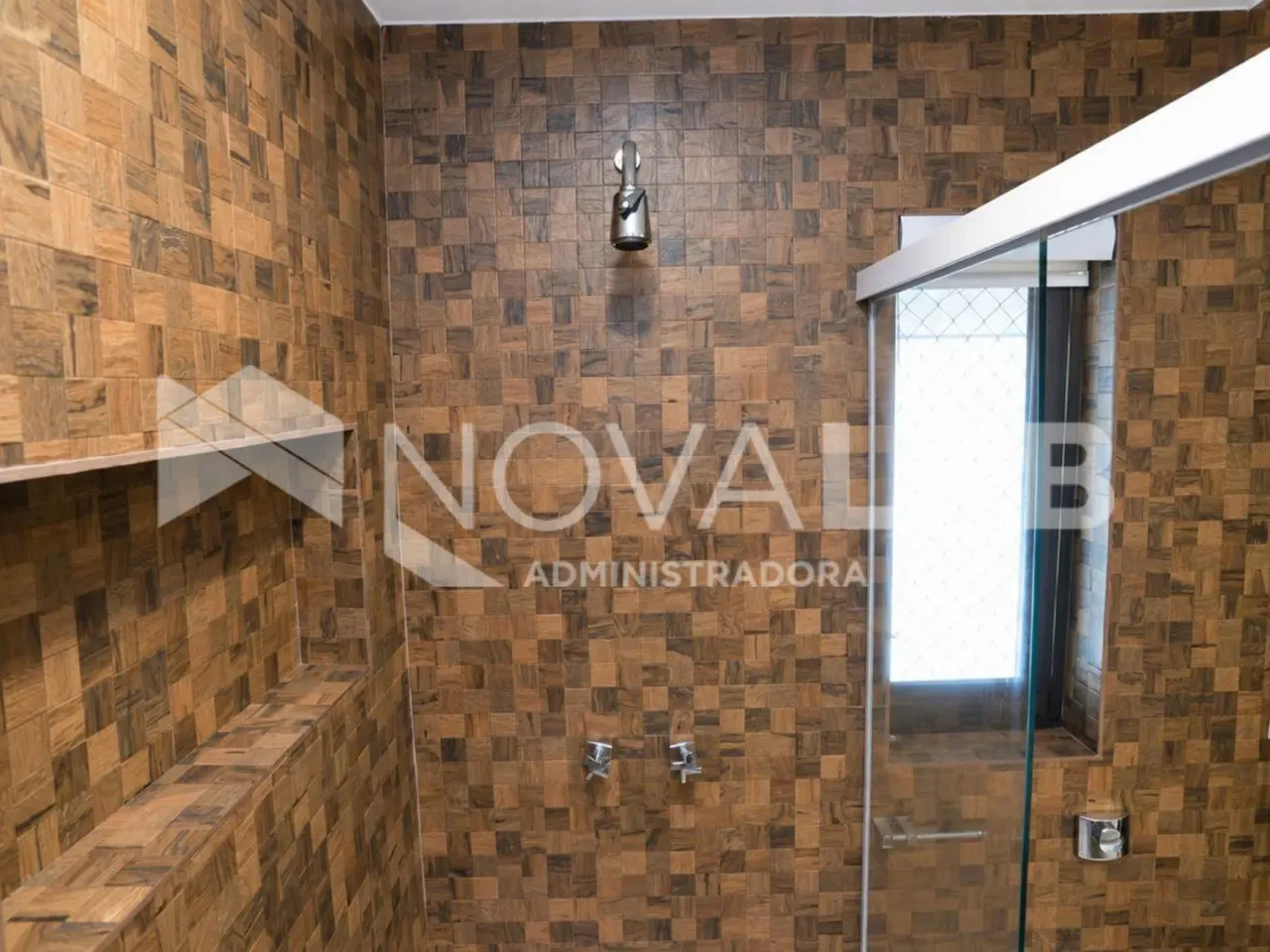 4-bedroom apartment with enclosed glass balcony — photo 48
