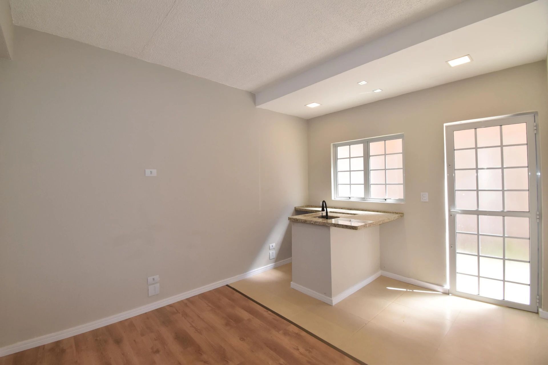 Studio, 38 m², with wood or laminate floors — photo 5