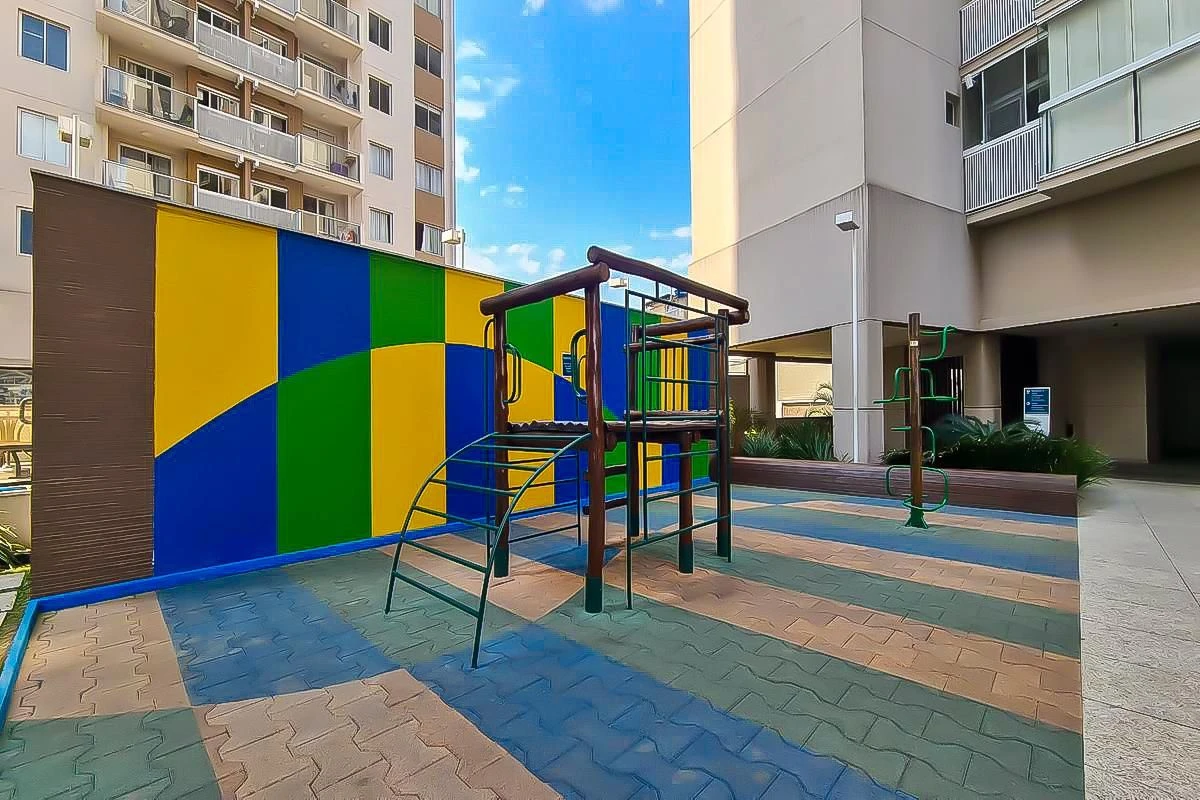 Balcony with a grill in a 2-bedroom apartment, 60 m² — photo 52