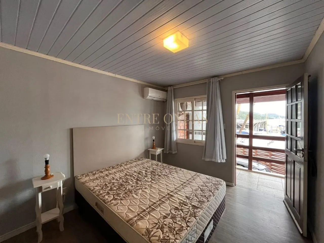 2-bedroom house with a water view in Florianópolis — photo 6