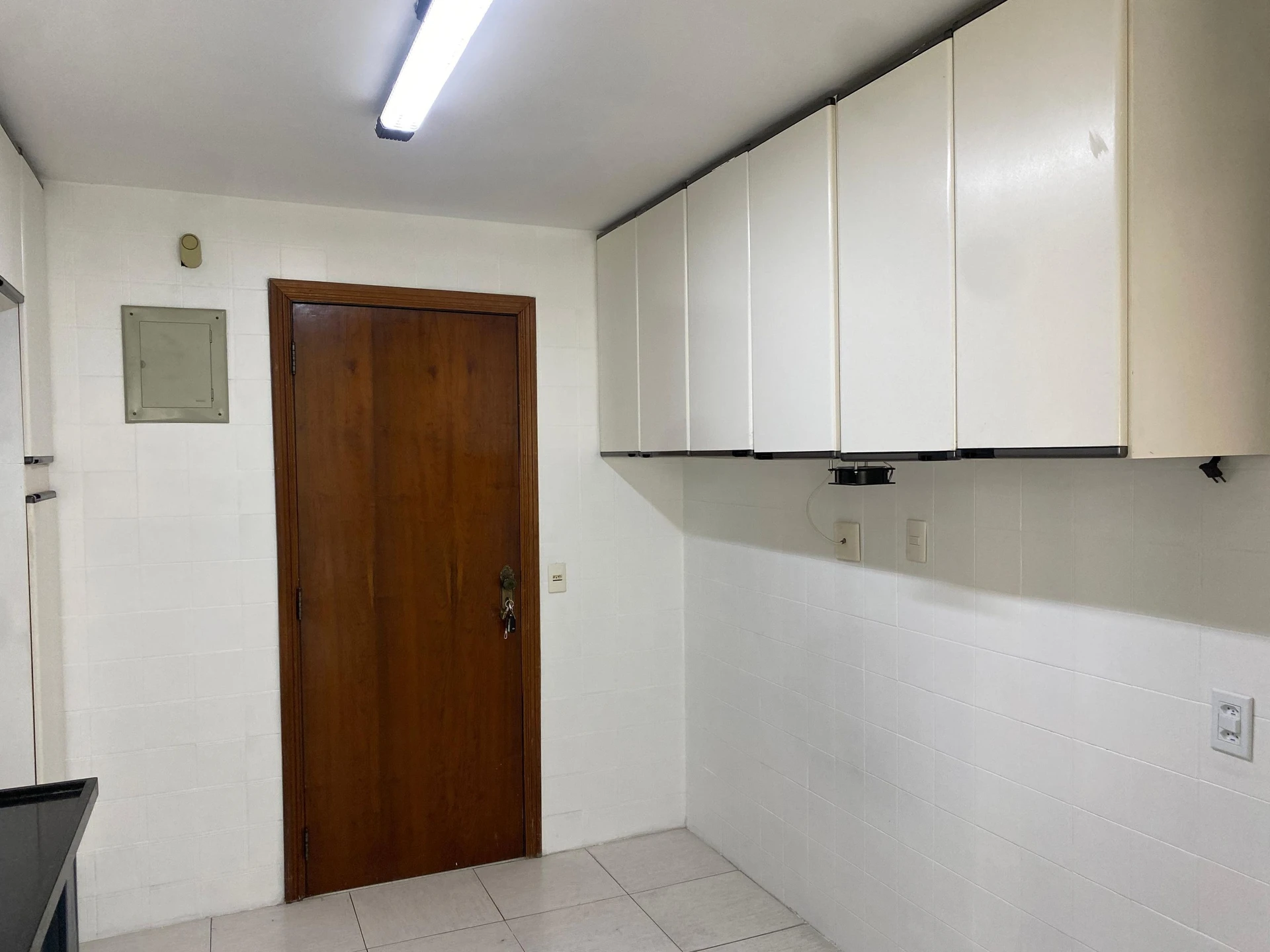Apartment with 3 bedrooms and built-in wardrobes — photo 30