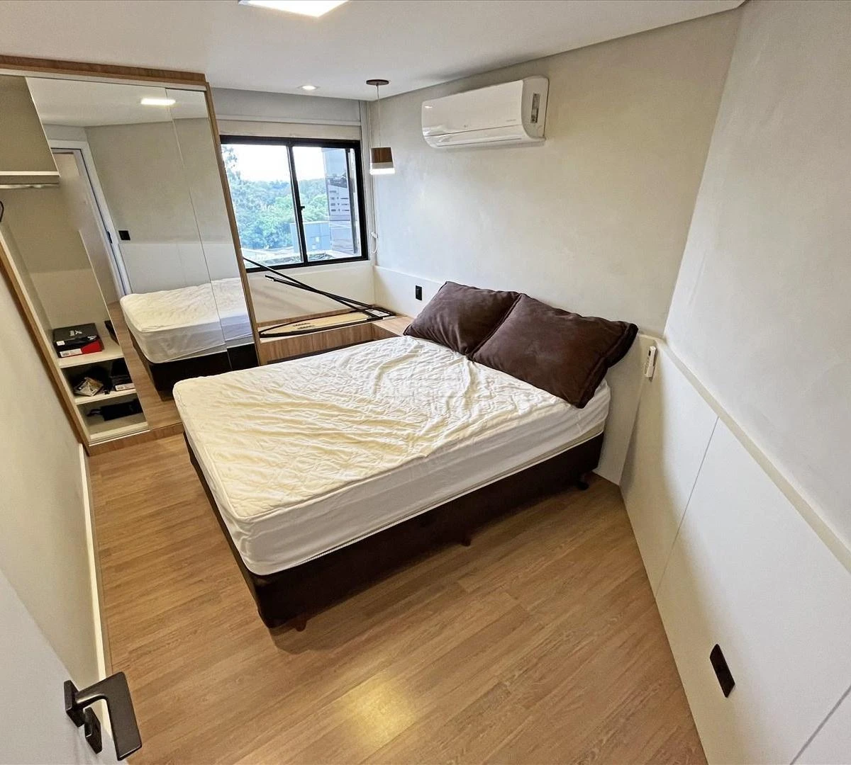 Furnished apartment, 108 m², with a grill on the balcony — photo 16